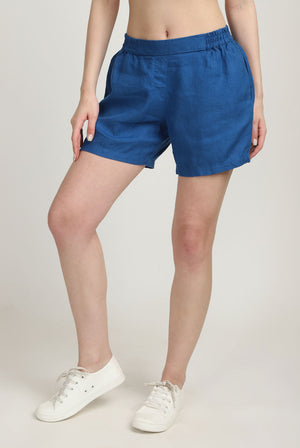 Girl in 100% linen blue shorts front view